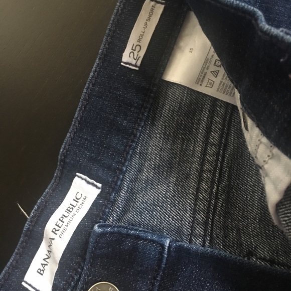 Banana Republic dark wash denim roll-up shorts 25 - Picture 2 of 3